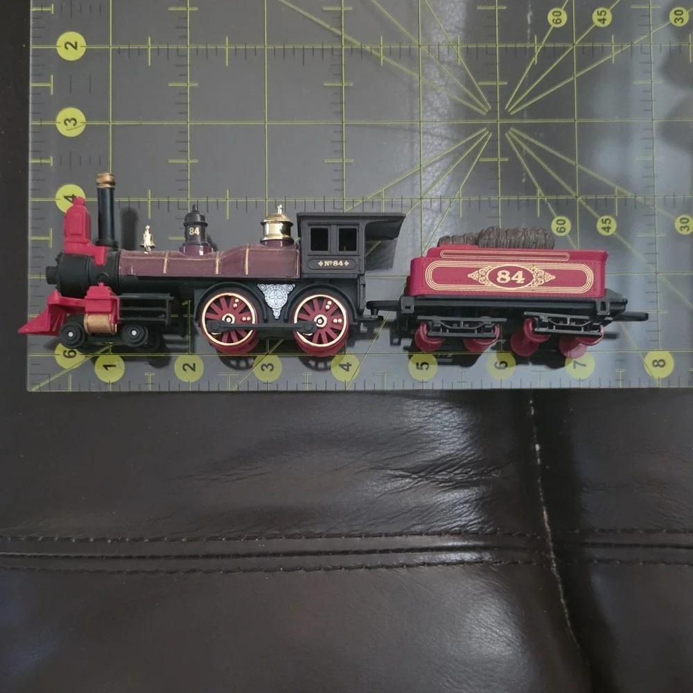 HO Gauge Steam‎ Locomotive 4-4-0 No. 84 Red Black Gold Brown Plastic Model